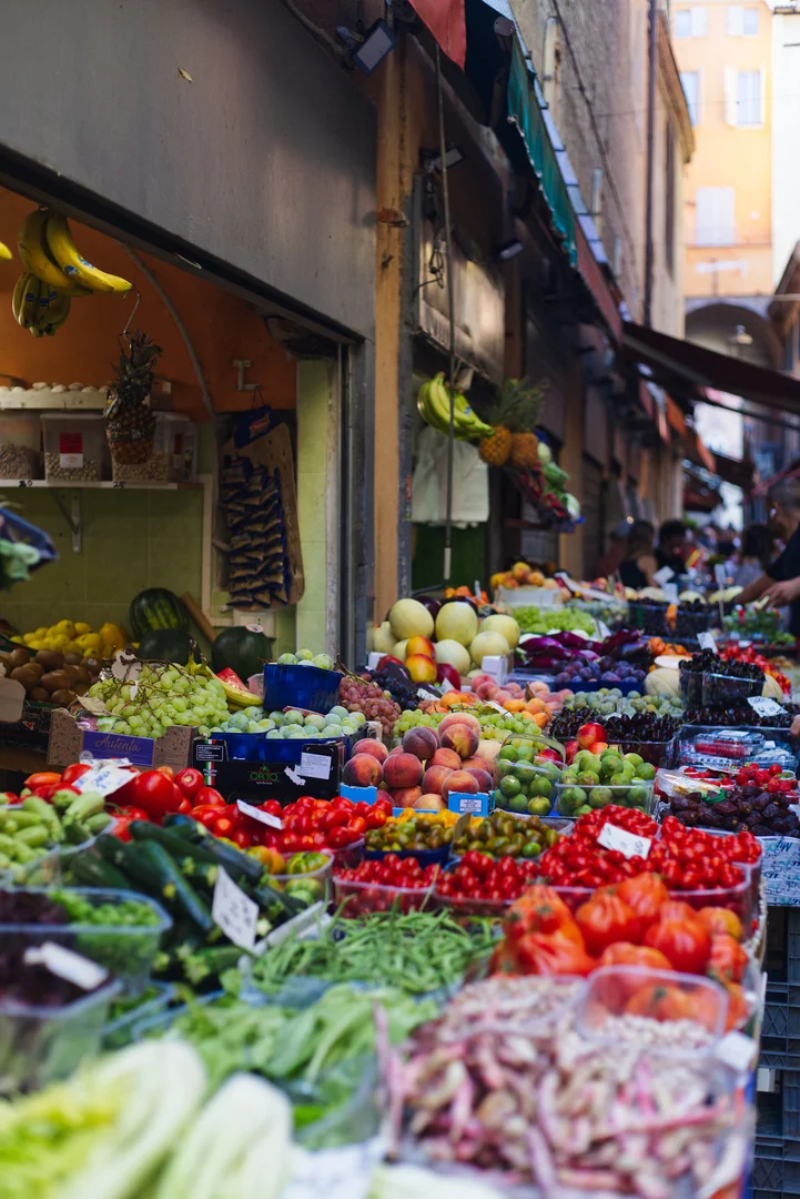 Een van de vele kraampjes van de Via Pescherie Vecchie